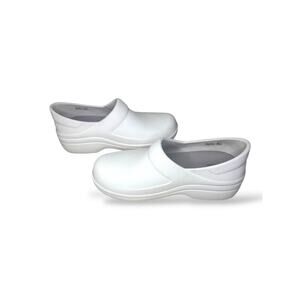 Crocs Women’s Size 7 Neria Pro II White Slip-Resistant Nursing & Food Work Clogs